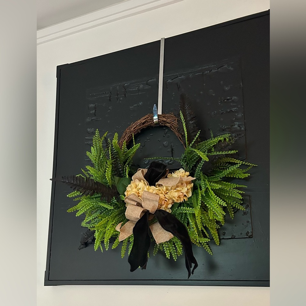 Elegant Green and Black Decor Wreath